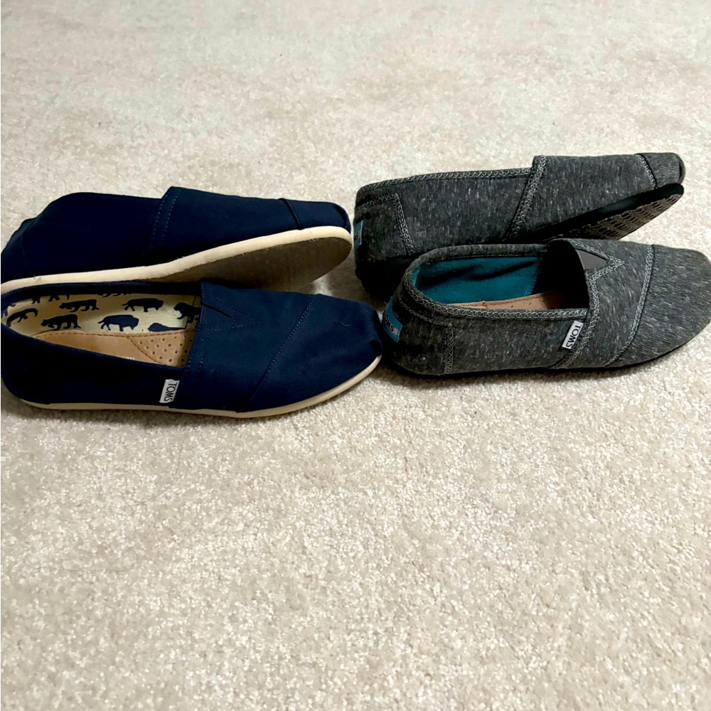 TOMS two pairs of barely worn shoes